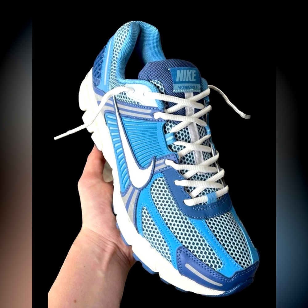 NIKE ZOOM VOMERO 5 WORN BLUE